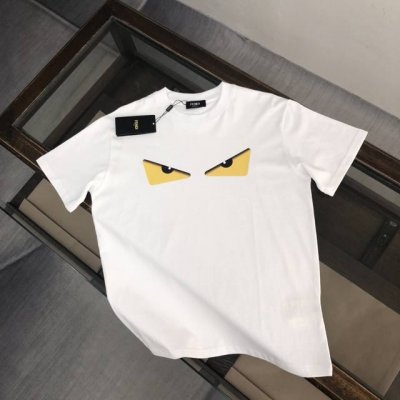 fendi 芬迪 夏情侣款.经典小怪兽圆领短袖T恤 面料质感呈现完美效艺 工艺化水洗后的棉料更贴合厚实.柔滑垂坠 单穿内搭均适宜 新型的荧光色眼睛印花图案 男女