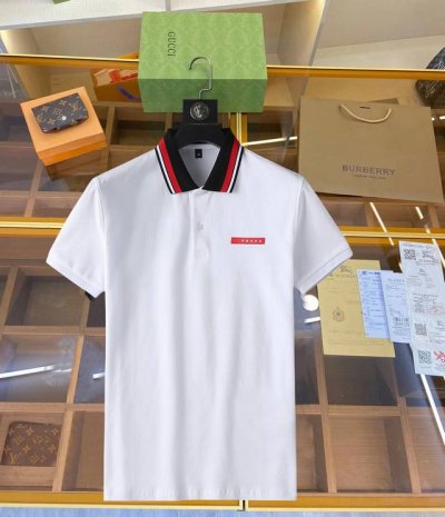 普拉达 2025Ss夏季新款字母Logo男士翻领polo衫！经典商务男款，高端男装的天花板级别的商务男款！简约时尚大气不失优雅，单穿内搭体面过人，品质控 细节控
