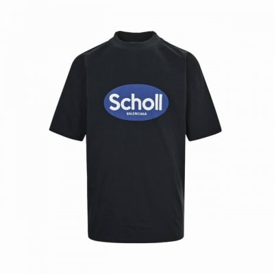 balenciaga 巴黎世家 Scholl联名系列字母圆领短袖 面料采用定织定染全棉平纹布 手感柔软舒适顺滑 工艺采用康丽直喷印花 效果立体 成衣洗水做旧处理