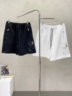 burberry巴宝莉独家专供新款休闲短裤高端版本 专柜定制面料 透气舒适度高，细节无可挑剔，品牌元素设计理念，体现高品质。手感细腻柔软！呈现休闲裁剪，上身版型