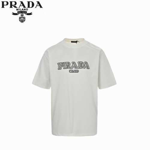 本地自取：160 prada/普拉达 25Ss 刺绣字母后背泼墨三角标短袖 经典胸前Logo泼墨立体刺绣和后背新元素三角标斑驳印花。 260G棉质布料40支双纱