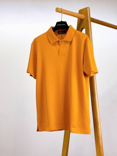 Loropiana L.p 起脚珠地翻领短T。 非常规面料裁剪缝制 , 像毛衣一样横机提花织造！ 进口丝光棉纱线, 厚度和常规珠地一样 ,凉爽透气。 高难度提花