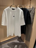 Giv*Chy 纪*希2025春夏新款男女同款短袖T恤，主创时尚注入了全新时尚能量。通过探索各种题材和性感魅力，极具辨识度，引领全新街头时尚潮流。该款是G家独家