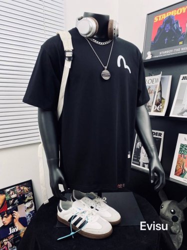 evisu 福神夏季新品达摩神兽白泽印花男女休闲短袖T恤 不得不推荐一款非常受欢迎的硬货！夏季你需要这样一件超百搭的T恤采用的技术是德国进口的数码印机 所以印花