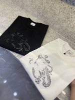 bbr博柏利25 Sst新品春夏首发专柜 品相完美 最新款短袖圆领T恤高端订制 设计前卫时尚！品牌Logo重工艺设计高端定制长绒欧棉180克面料手感柔软.穿着舒