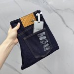 Dior*迪奥 高端定制、2025早春最新款牛仔裤 柜台同步发售 原版定制复刻 客供五金辅料 原单品质 直筒版型 进口牛仔面料纯棉 重工洗水 做工走线精细 上身