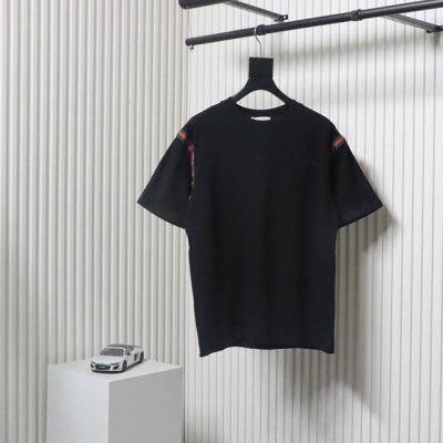 Gucci 古驰 24Ss 红绿织带刺绣小标短袖定制原版织带 区别实拍细节可见 无敌百搭 可以穿很久的经典款 面料采用280克重精梳棉，定制32支1*1螺纹，成