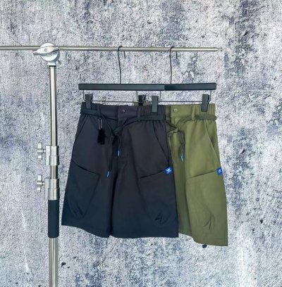 挂拍 Adidas三叶草小蓝标工装短裤 舒适好穿也很好搭喜欢 三叶草滑板系列工装裤 轻薄透气的面料百搭神裤 街头感十足的工装裤 高温天气轻松拿随便搭都好看 颜色