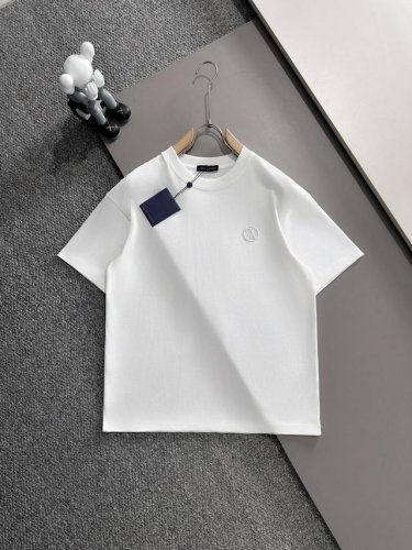Louis Vuitton* 2025春夏款上新 原高版本 驴家Lv 面料采用270克高密度纯棉 不变形 不缩水 工艺介绍：双线走位 领口＋胸前进口万针精密梵文