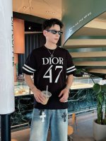dior 25Ss春夏新款首发专柜最新款短袖圆领T恤 高端订制 设计前卫时尚 品牌Logo重工艺设计 高端定制230克面料.手感柔软.穿着舒适.专柜级别精致车线