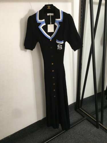 款号20251799 法国小众品牌Sandr*新款 法式小香风拼色翻领针织短袖连衣裙 长裙，杏色，黑色，桔色，蓝色，白色，咖色， 均码；胸围64，袖长27，长1