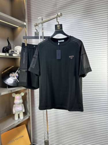 prad*普拉达 Ss25夏季新款休闲套装 贸易公司渠道订单，海外精品独家限定发售，经典即永恒，入手绝对值的！这种类型的套装也是懒人必备的一套，不用想怎么搭配，