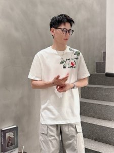 罗意*Loewe 25Ss春夏新款首发专柜最新款短袖圆领T恤 手绘工艺 高端订制 设计前卫时尚 品牌Logo重工艺设计 高端定制240克面料.手感柔软.穿着舒适