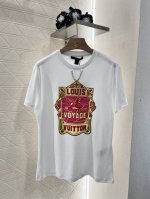 Louis Vuitto*2025新品上架 圆领印花链条 定制Yb丝光全棉材质 透气舒适 质感十足 常规短袖T恤裁剪 凸显品牌格调 采用克重纯棉制成 略带有弹力