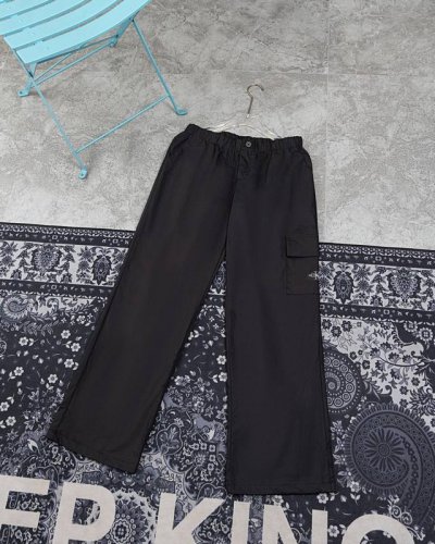 款M817 Ck Calvin Kleinck 情侣工装裤 多口袋的工装风格,硬朗帅气 细腻挺括有质感！侧口袋经典元素象征！ 而且是经典高端系列的限量皮标铭牌！