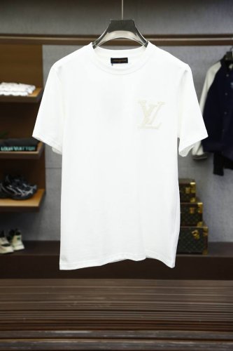 lv 路意威登-2025夏装新款男女同款短袖T恤，！定制专属皮马棉面料，定制原版工艺螺纹，胸前重工字母Logo工艺设计！简约大方，从容百搭，档次极高，完美融入时