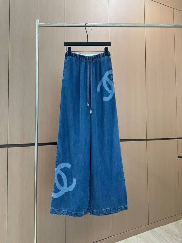 爆款现货 原单品质 Chane* 25新款抽绳双C印花牛仔裤 订制高品质面料质感超赞 多次洗水工艺 撞色尽显高级感 视觉盛宴 上身轻盈舒适 四季必入的百搭单品