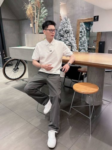 男士休闲裤 纯棉面料休闲裤，最新款上身版型无敌正！ 绝对可以闭眼收的一款 此款裤子非常百搭，弹力腰围,日常上班 户外运动都可以穿着，是时尚休闲与户外运动的完美结