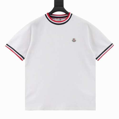 Moncler 蒙口 日本限定小标华夫格短袖 全新美学灵感趣味设计,渠道性质精品。让整体造型设计更加优雅时尚，今夏最火系列，无数明星潮人追捧。裁剪工艺细节处理工