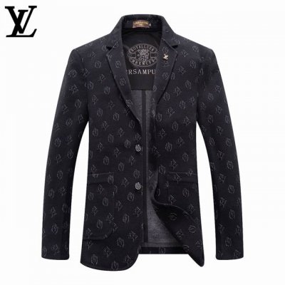高版本 Lv 2025Ss欧洲专柜主打系列。男士修身西服 ，采用进口高端面料 ，面料超级牛逼上身潇洒大气 ，贵气十足！男神必备码数:M-Xxxl 下单请报身高体