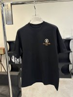 Lv 2025春夏新款首发专柜最新款短袖圆领T恤 高端订制 设计前卫时尚！品牌Logo设计 高端定制面料.手感柔软.穿着舒适.专柜级别精致车线.做工精细.上身效