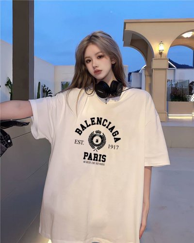60 上新！Balenciaga巴黎世家夏季锁扣短袖T恤，把经典玩出不同，打破单一设计再创造，增多点趣味性！男女同款入，厚实有质感，透气且吸汗，喜欢就盘她！ 尺