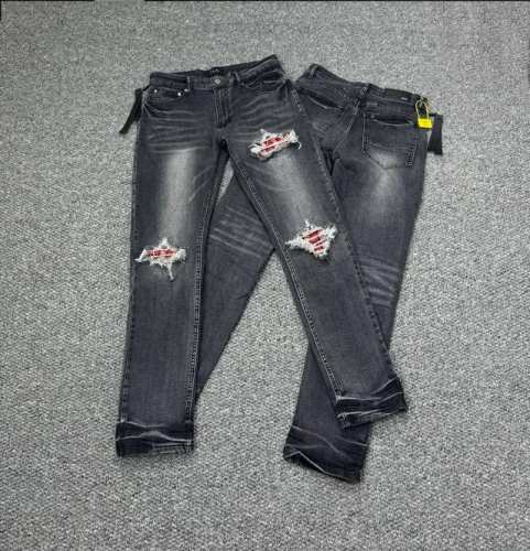 款号：H782 Amiri & 阿米日 新款牛仔裤水洗破洞漏皮牛仔长裤男女同款 Amiri音译为埃米尔，是创始人的名字，Amiri的创始人Mike Amiri从