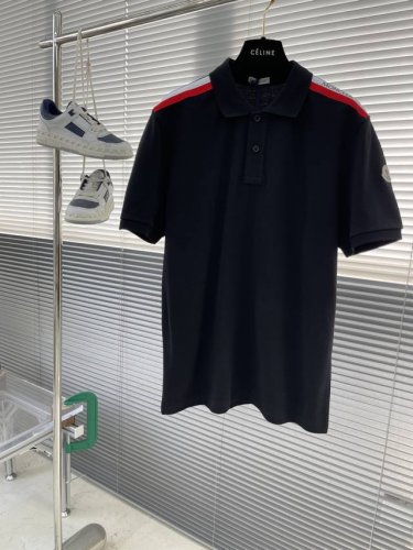 Mon 25早春夏新款polo短袖，这款polo衫采用高端棉质珠地面料制成，是适合各种季节的隽永设计单品。经典款式，双肩撞色织带蒙家英文字母设计，袖子饰有经典蒙