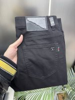 p200 华伦天奴 春夏最新品牛仔裤出入专卖店无压力 专柜热销款 品味与价值共享 身穿着非常舒适 低调不失奢华 穿出去非常有档次,裤型款式和裁剪亦无需多言 上身