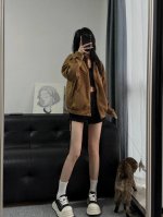 Carhartt 卡哈特春季新款麂皮绒撞色复古工装外套 卡哈特春季新款 巴恩风翻领夹克推荐 亲肤柔软的麂皮绒面料 古铜色复古金属拉链 胸口斜拉链装饰 美拉德色系