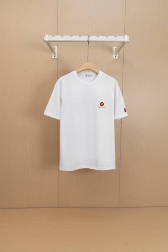 挂拍图 顶级版本-款号X34 新款 2025Ss字母标识限定刺绣短袖男女款 露露今年太好看难以形容对它的喜爱 既有高级感又兼顾舒适度 按头安利～ 立体凸起Log