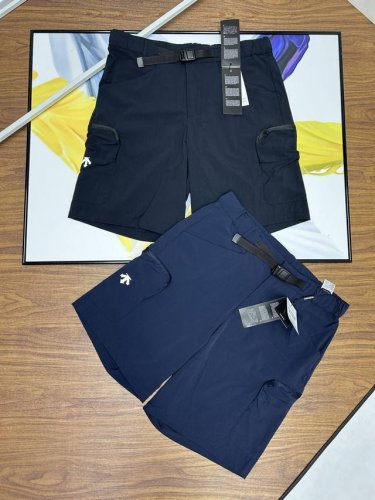 迪桑特Descente Bleu系列 都市骑行梭织运动五分休闲短裤 各类男士的最爱 现货爆炸开秒 更加符合国人身材版型的短裤 力荐 穿在身上冰冰凉哦 做工细和节