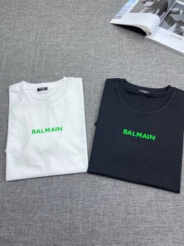 balmain 巴尔曼 Aw春夏新品，时尚休闲圆领短袖，专柜同步有售，原单狠货，进口原版科技面料，顶级印胶工艺字母Logo，档次极高，舒适透气，上身帅气十足，码