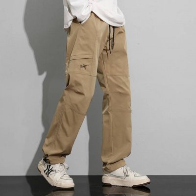 上新 Arc'teryx 始祖鸟美式防水冲锋裤，新款机能休闲裤，男女同款，高品质，小红书主播推荐，上身质感满满，版型立体，完美修饰腿型，可随意日常搭配，不费劲就