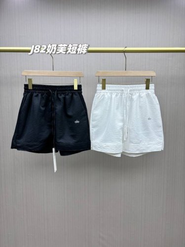 一包两件 妥妥的高货 Alo 2025新款女士高腰休闲奶芙A字短裤 大长腿Go 运动无拘束 显瘦阔腿版型 上身秒变漫画身材 梨形微胖姐妹也能穿出辣妹感 这款真的