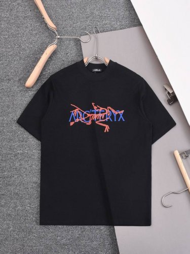 arc‘Teryx 始祖鸟，2025 Ss春夏新款 大鸟前后Logo印花 圆领短袖T恤男女同款 简约时尚精致，色彩搭配舒适， 定织定染纯棉洗水面料250克重左右
