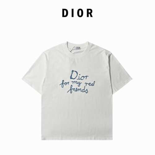 Dior 迪奥 And Hylton Nel联名 标语刺绣短袖T恤 这款 T 恤展示来自 Dior And Hylton Nel 联名系列的 Dior For