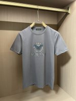 阿玛尼 2025春夏新品 经典百搭款 圆领短袖T恤 每年必出的单品！简单大方设计 干净利落剪裁 采用进口顶级丝光面料 柔软细腻 男人的衣柜都少不了基础 随时随地