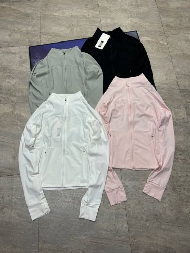 平铺细节图 品质运动 Lululemon 露露乐蒙 四色立领夏季原纱小蛮腰冰感防晒衣 女款上衣 它简直就是防晒界的翘楚！后背透气设计 只需这一件，就能拥有防紫外