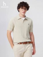 Hazzys哈吉斯25春夏新款男士纯色短袖针织衫休闲上衣！！ 经典休闲风格的体现，适合追求品质感的都市男性。 设计细节 翻领+纽扣门襟：兼具polo衫的商务感与