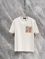 芬家25Ss春夏新款短袖 T 恤来咯标识Golo！简约又时尚。宽松休闲的圆领，舒适好穿。采用 260 克重纯棉面料，品质超赞。这个春夏，必须安排上！ 码数：Xs