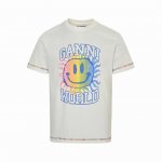 ganni 25Ss 彩虹笑脸印花短袖 如果你还不认识来自哥本哈根的Ganni 那真的要告诉你 这个牌子穿过的明星实在是太多了 韩潮顶流加持和她独具特色的笑脸