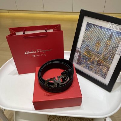 ferragamo 高版本 菲拉格慕 亮枪 大马蹄花纹 时尚大气 万年不过时的款 低调又不失品味 男士皮带腰带专柜同款 很有质感的一款皮带 进口南非皮底 全套包