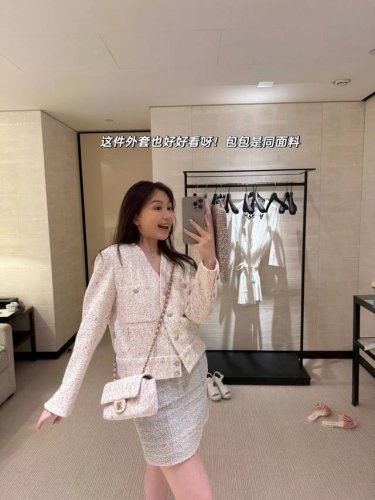 Chane* 25C早春新款 粗花尼亮片短款夹克外套丨独家Yb开发！高版出品！精仿羊毛呢材质 肌理明显 毛料肉眼可见 质感上乘 粗花条纹毛呢面料打造名媛风典范