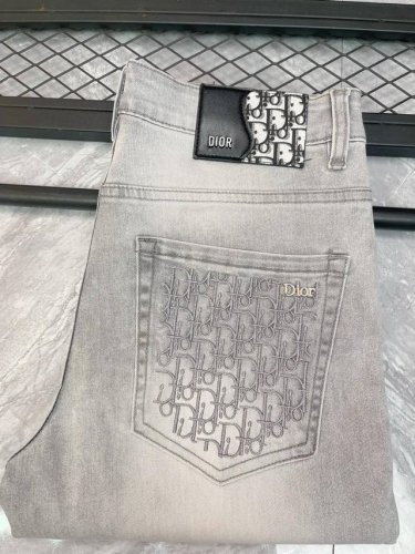 经典大牌Dior牛仔裤长裤 男装品牌服饰简约大气潮流时尚款修身小脚牛仔裤 夏薄款微弹力舒适透气纯棉面料 百搭耐看款永不过时 码数28 38 齐全