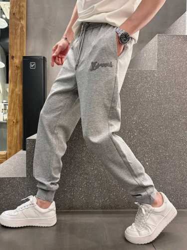 lv、男士休闲裤 纯棉面料休闲裤，最新款上身版型无敌正！ 绝对可以闭眼收的一款 此款裤子非常百搭，弹力腰围,日常上班 户外运动都可以穿着，是时尚休闲与户外运动的