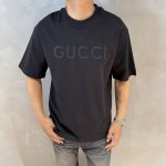 Gucci夏季短袖采用优质棉质面料 亲肤舒适 版型完美 百搭款 Logo设计别具一格 上身效果潮流时尚活力满满 码数 S Xxl