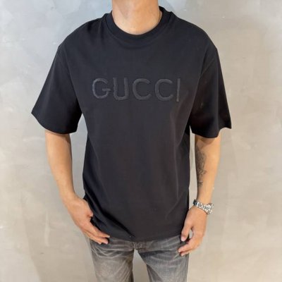 Gucci夏季短袖采用优质棉质面料 亲肤舒适 版型完美 百搭款 Logo设计别具一格 上身效果潮流时尚活力满满 码数 S Xxl