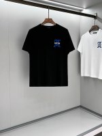 P250 驴牌Lv男士圆领短袖，香港洋行渠道货，重磅高端臻品，高奢品鉴白金级单品，25年官柜新品，欧洲区域限量售卖款！视觉相当雅致时髦，辨识度颇为鲜明，非常精致