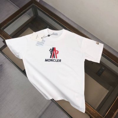 Mon*Cler 蒙口 25Ss最新款百搭短袖T恤男女同款！！胸前定制刺绣Logo工艺！ 特供定制面料！加上紧密纺纱工艺又使面料光滑紧密得到整体面料的高级感，大